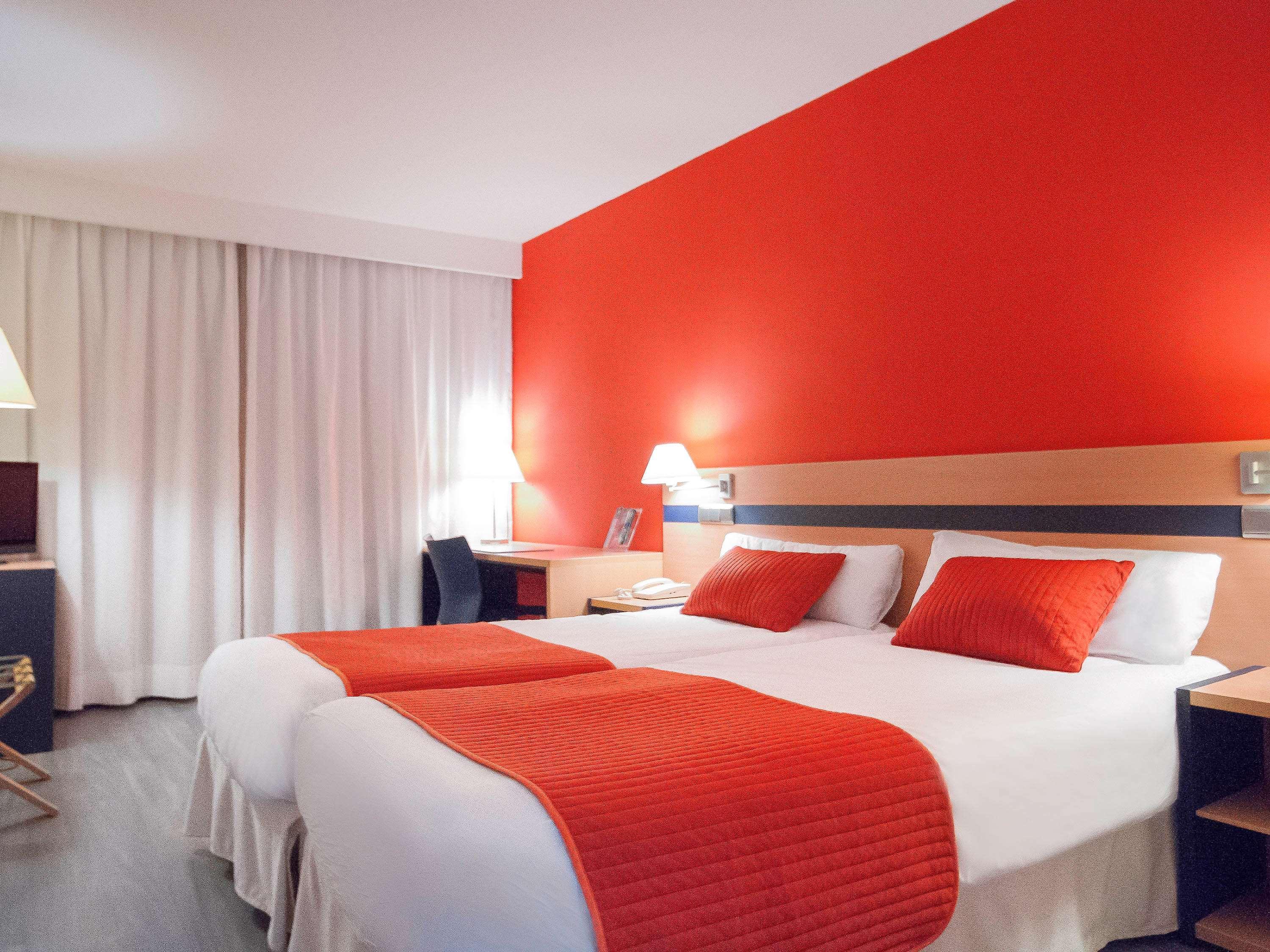 Ibis Styles Zaragoza Ramiro I Hotel Bagian luar foto