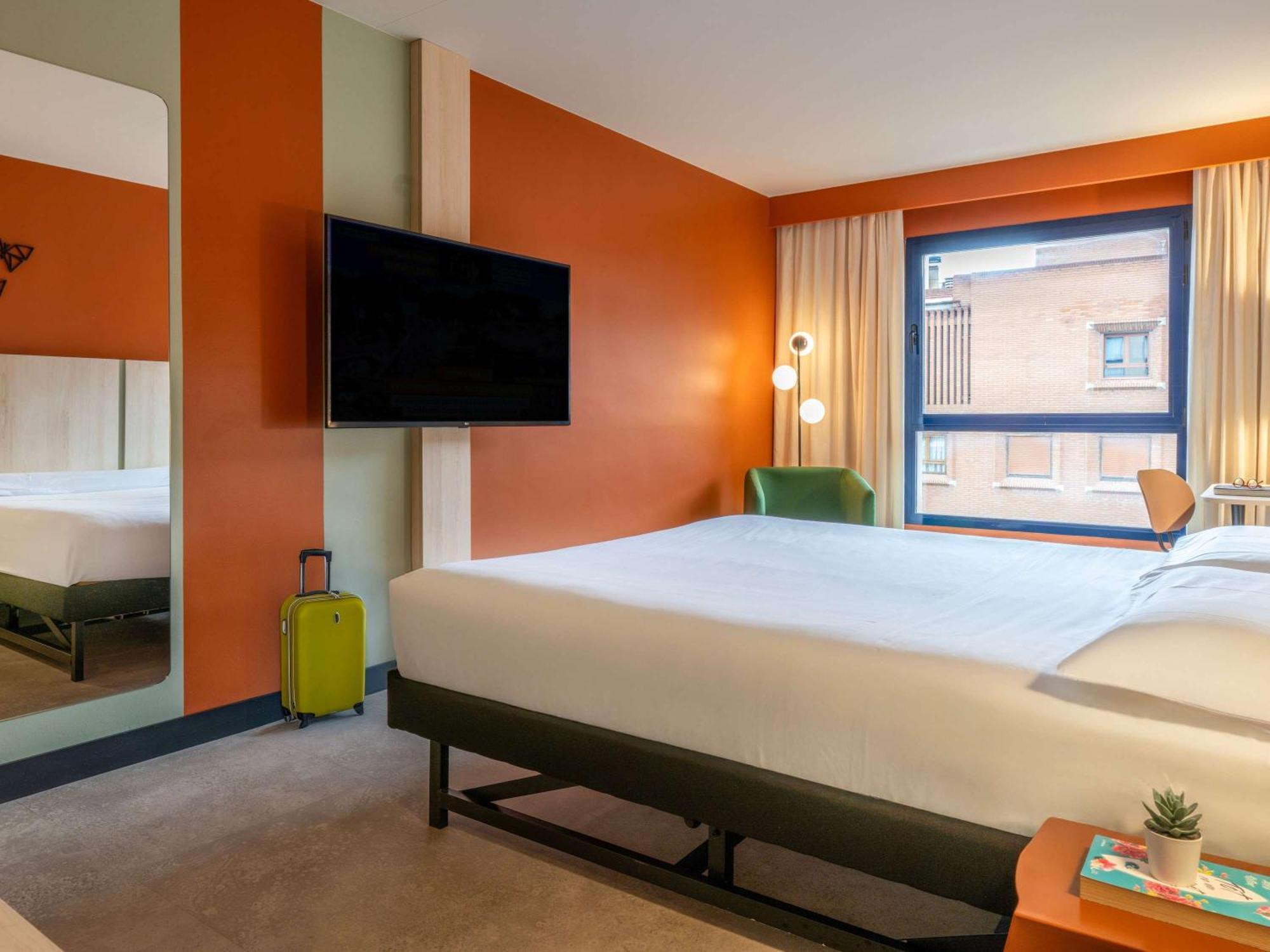Ibis Styles Zaragoza Ramiro I Hotel Bagian luar foto